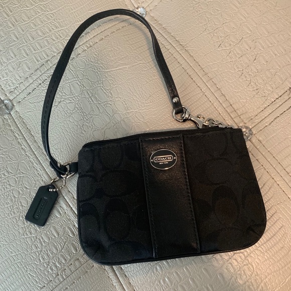 Coach Handbags - Coach wristlet